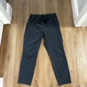 Lululemon Keep Moving pants - size 8